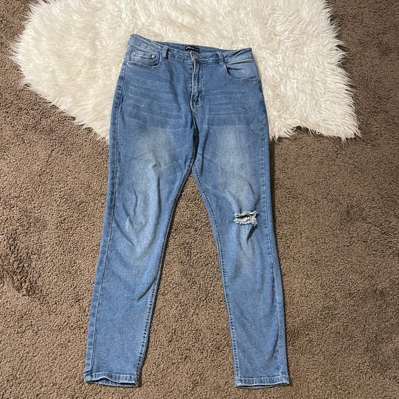 Bundle of 2 FHQ Jeans. Size M. - Picture 4 of 10